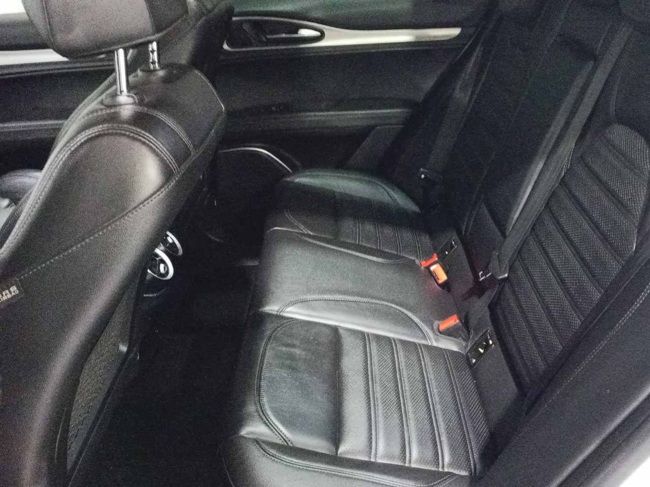 Foto Alfa Romeo Stelvio 10