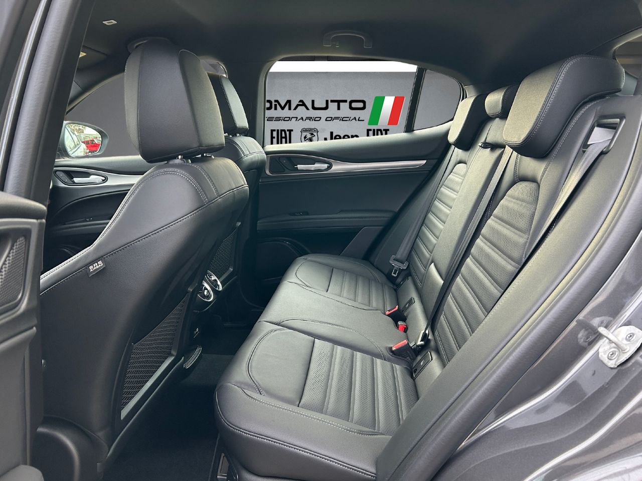 Foto Alfa Romeo Stelvio 10