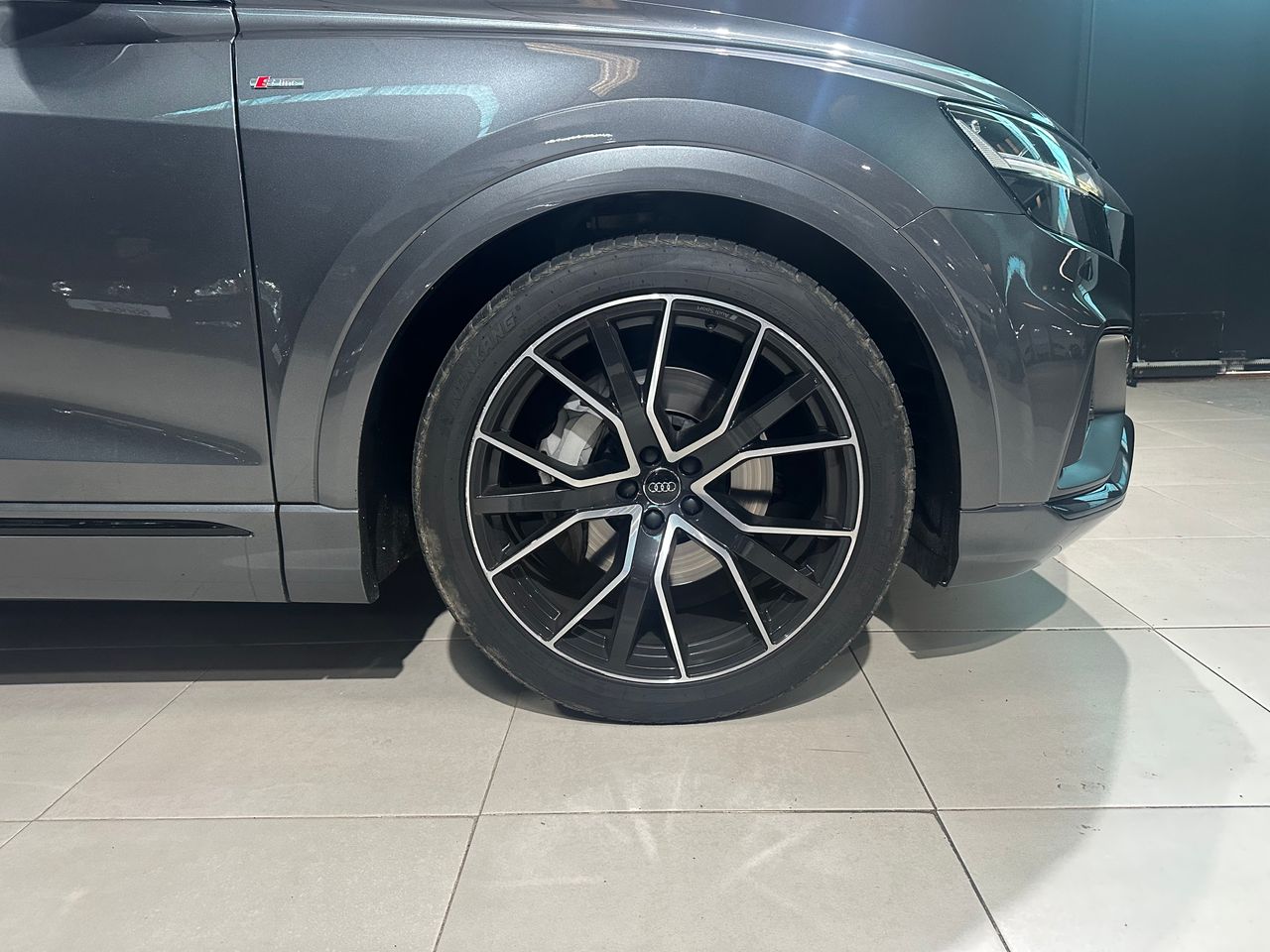 Foto Audi Q8 11