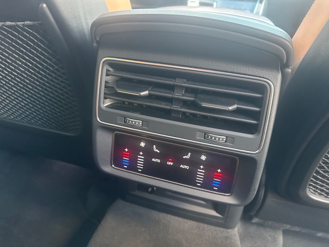 Foto Audi Q8 15