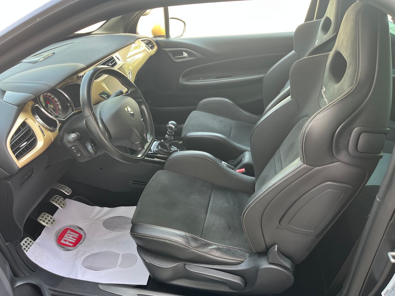 Foto DS Automobiles DS 3 21