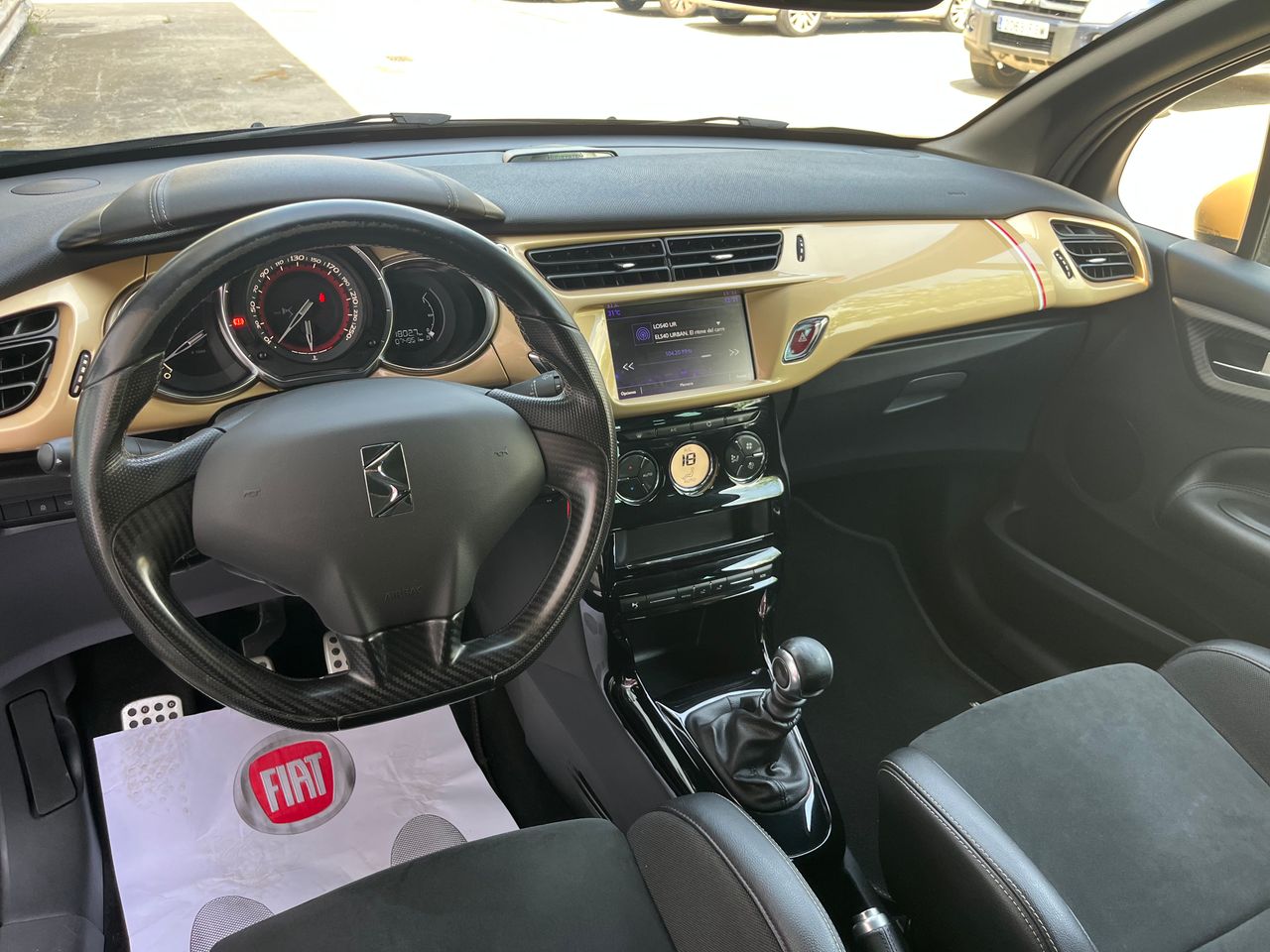 Foto DS Automobiles DS 3 31