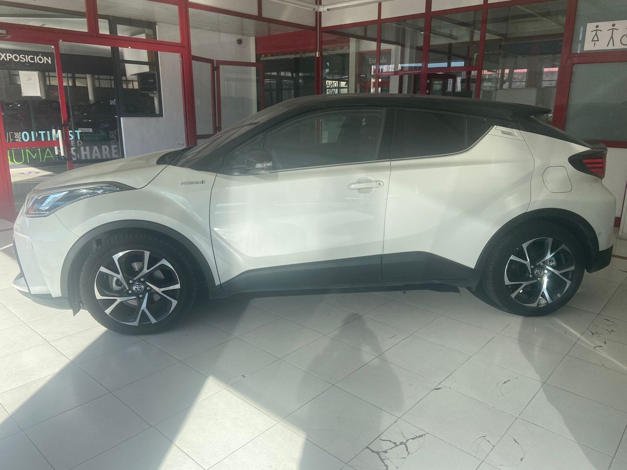 Foto Toyota C-HR 4