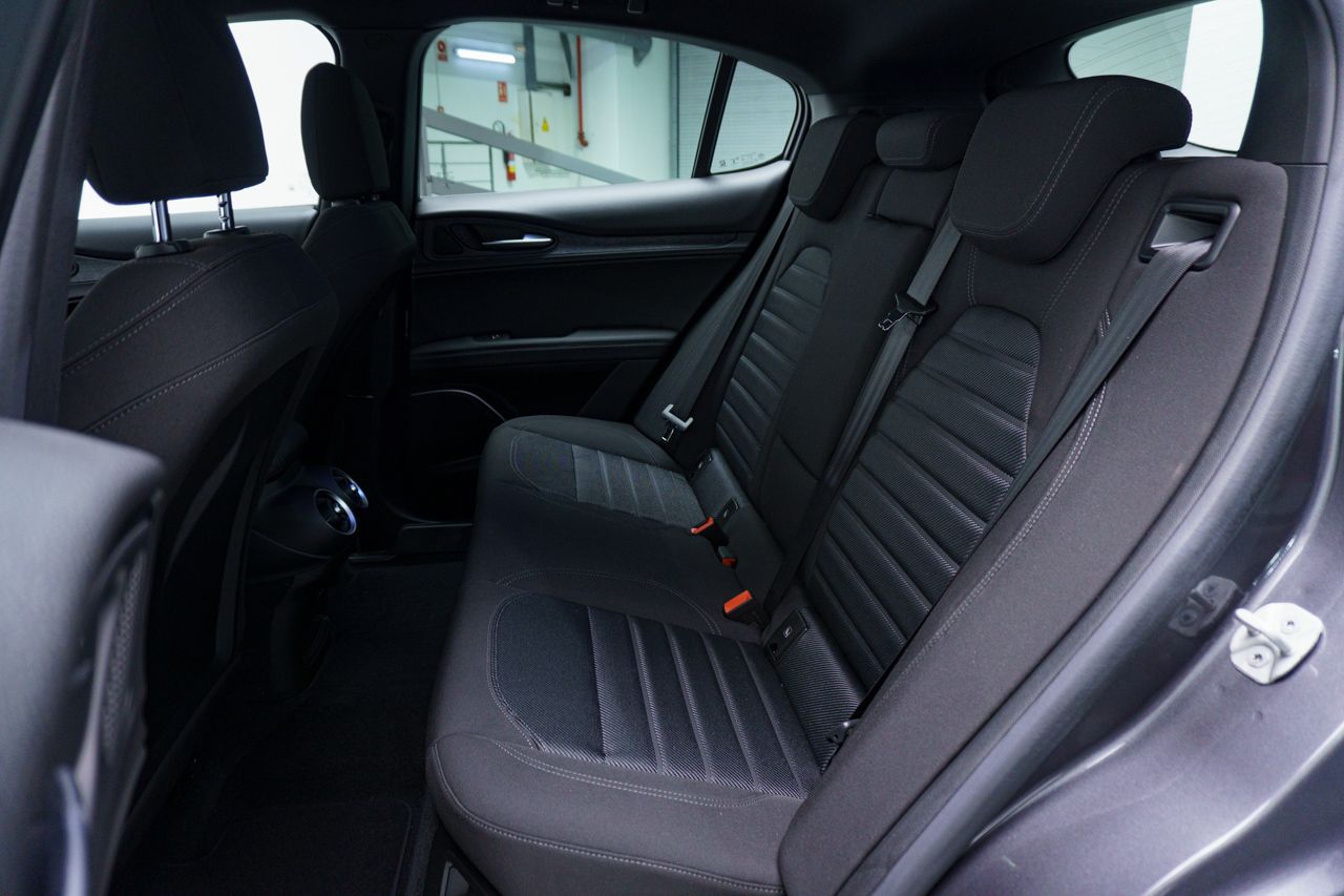 Foto Alfa Romeo Stelvio 8