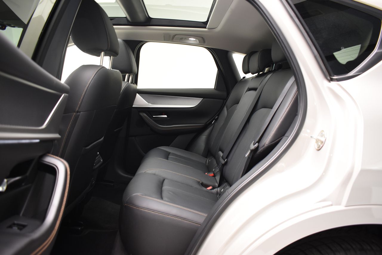 Foto Mazda CX-60 8