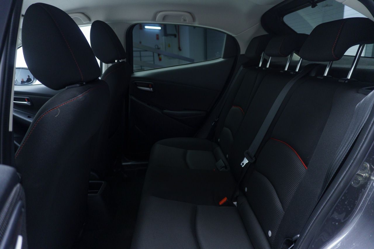 Foto Mazda Mazda2 8