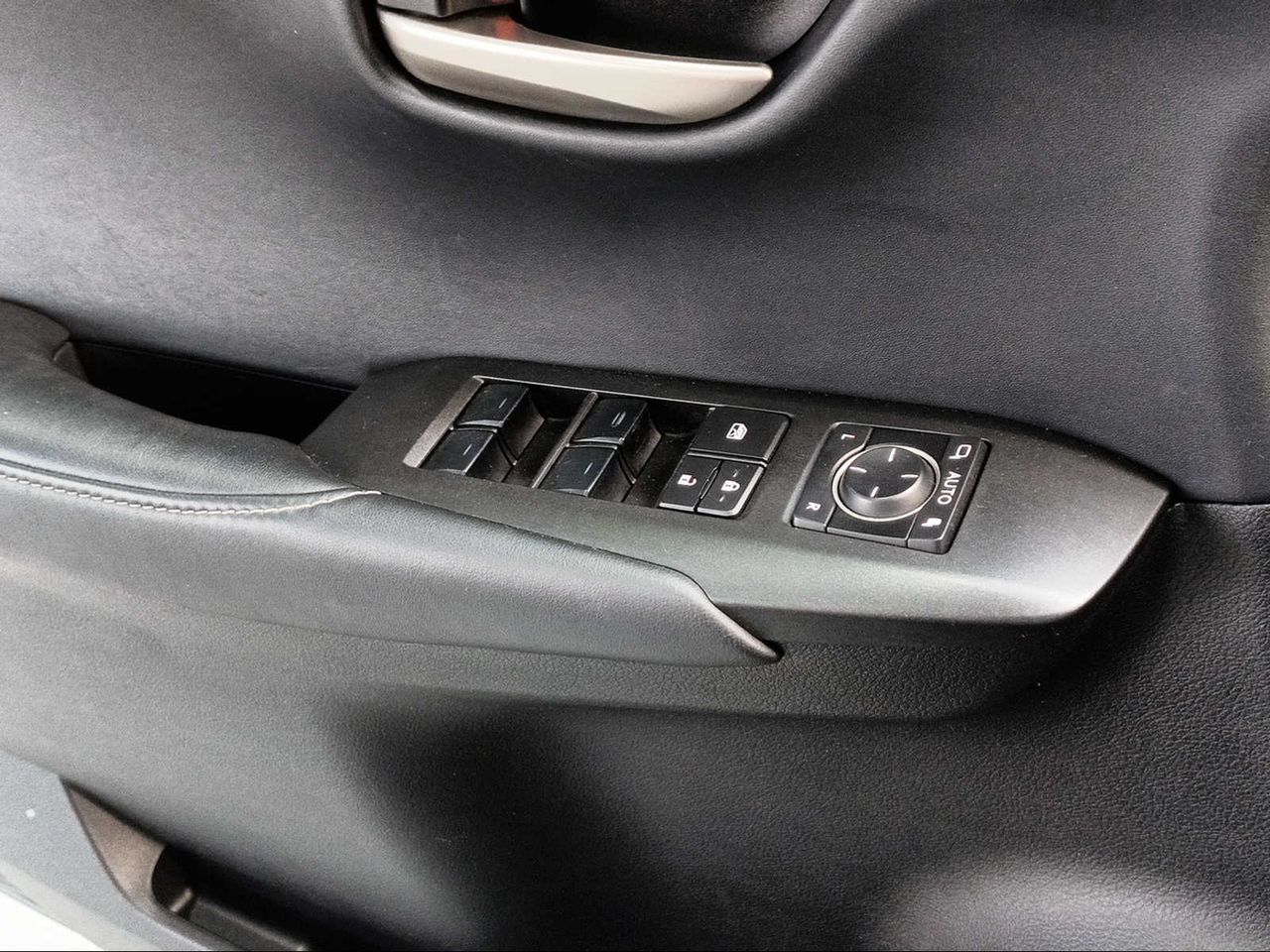 Foto Lexus NX 16