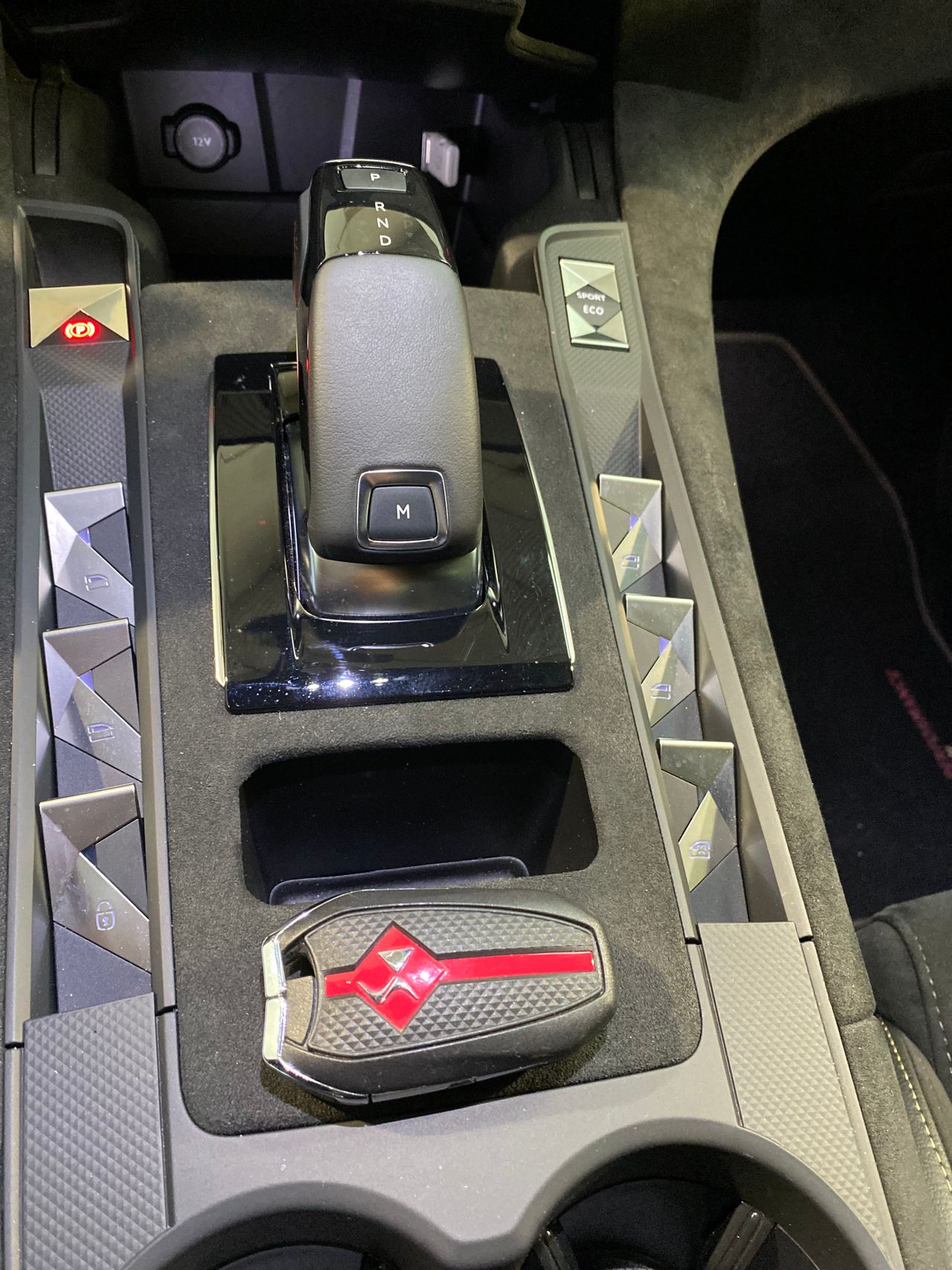 Foto DS Automobiles DS 7 25