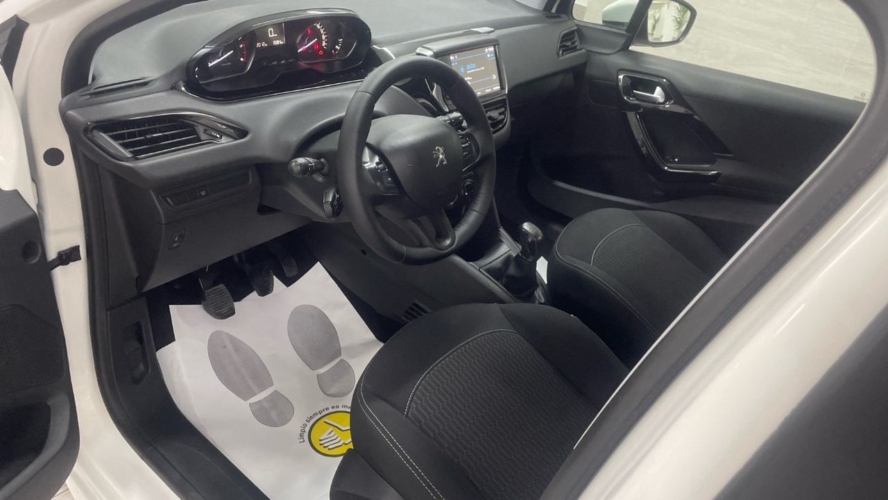 Foto Peugeot 208 5