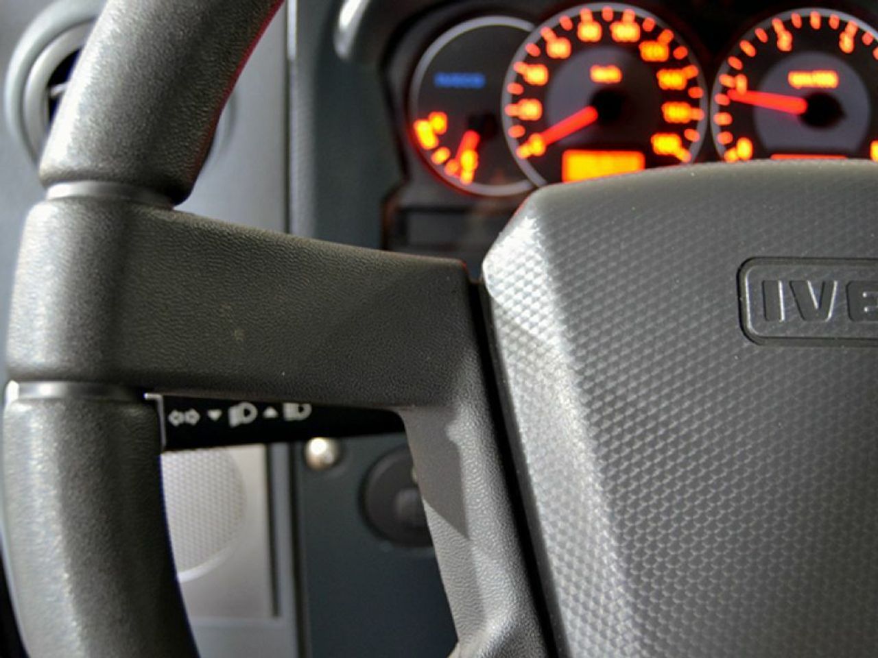 Foto Iveco Massif 24