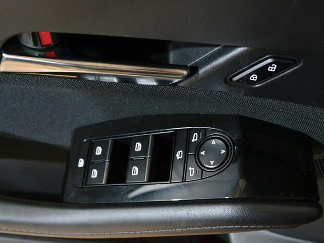 Foto Mazda CX-30 16