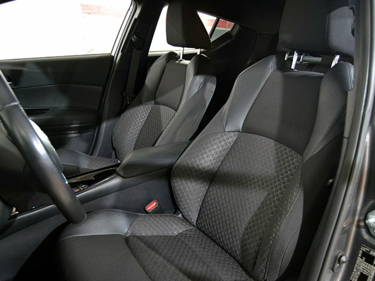 Foto Toyota C-HR 12