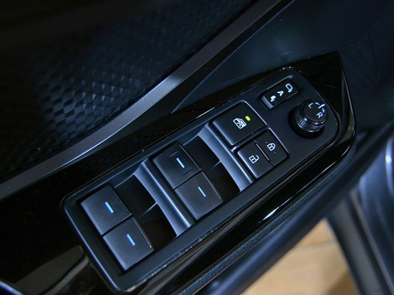 Foto Toyota C-HR 16