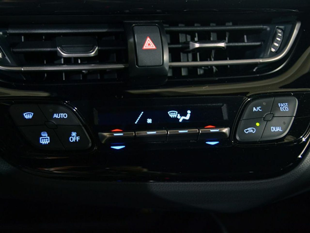 Foto Toyota C-HR 25