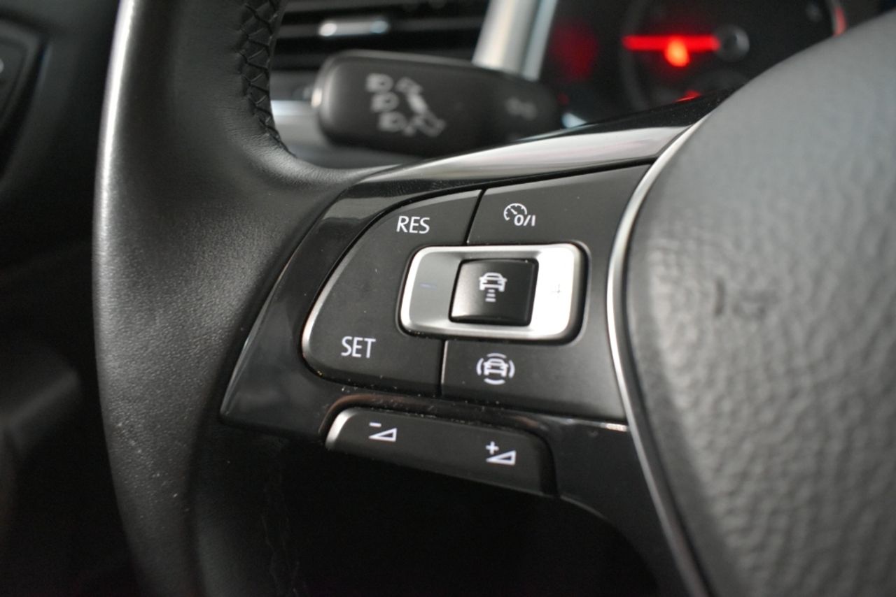 Foto Volkswagen T-Roc 14