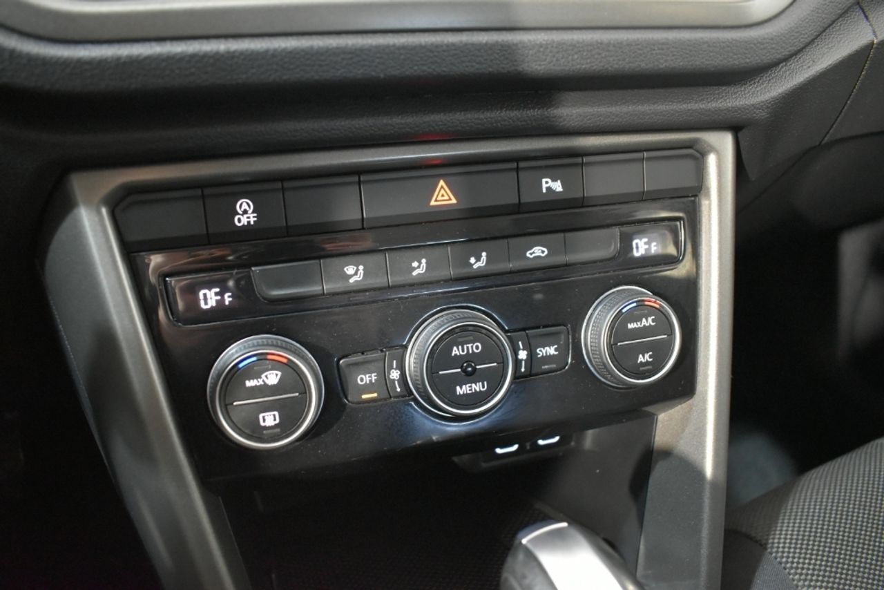 Foto Volkswagen T-Roc 23