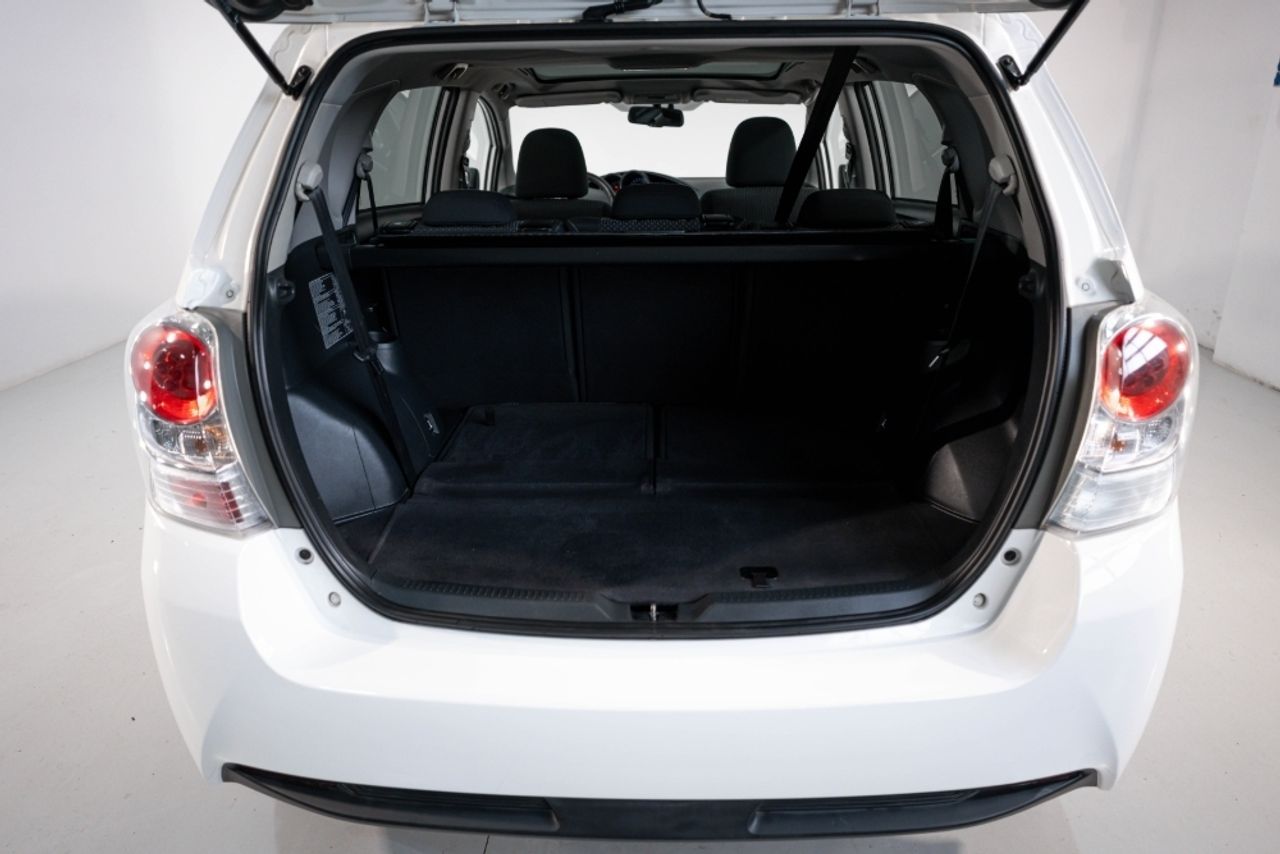 Foto Toyota Corolla Verso 29