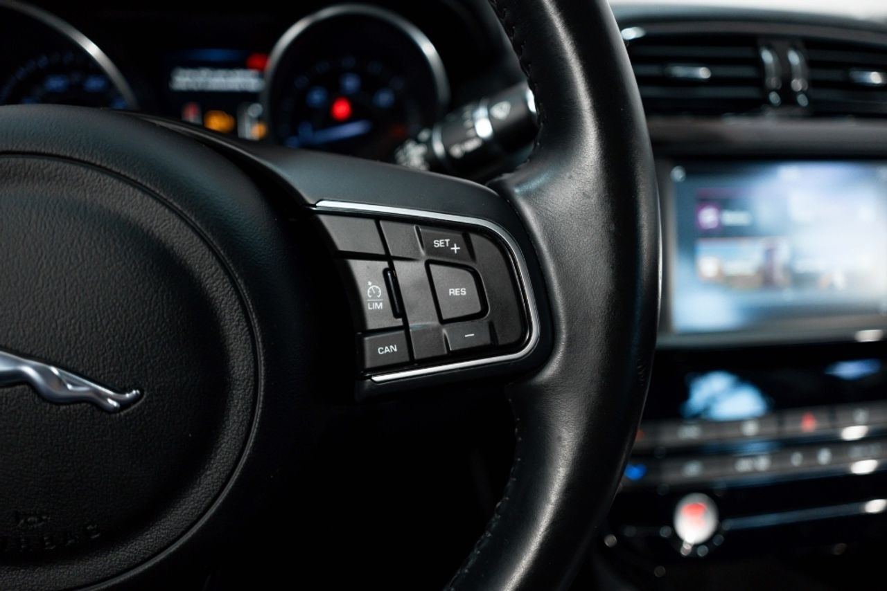 Foto Jaguar XF 16