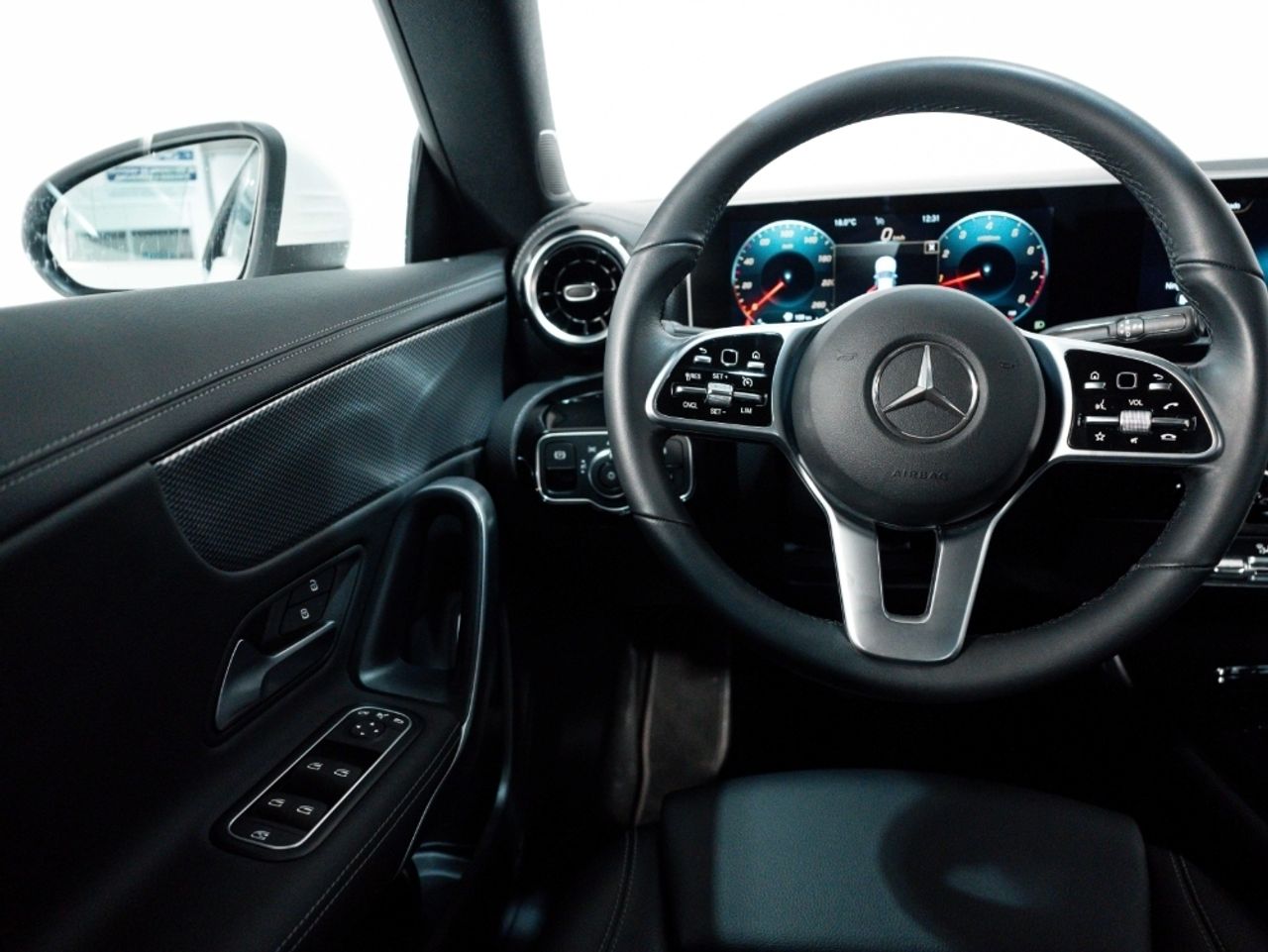 Foto Mercedes-Benz Clase CLA 23