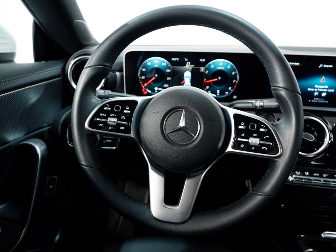 Foto Mercedes-Benz Clase CLA 24