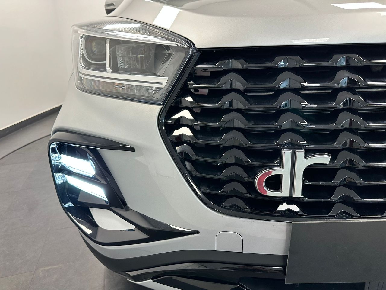 Foto DR Automobiles DR5 10