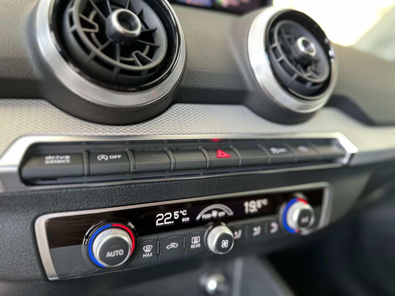 Foto Audi Q2 24