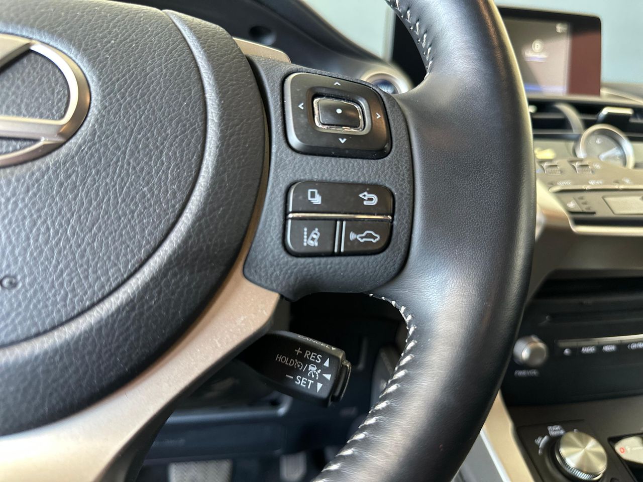 Foto Lexus NX 23