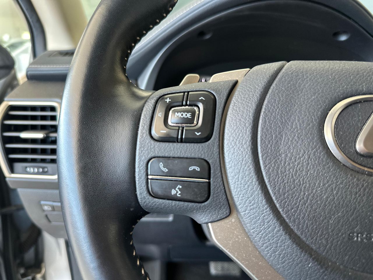 Foto Lexus NX 25
