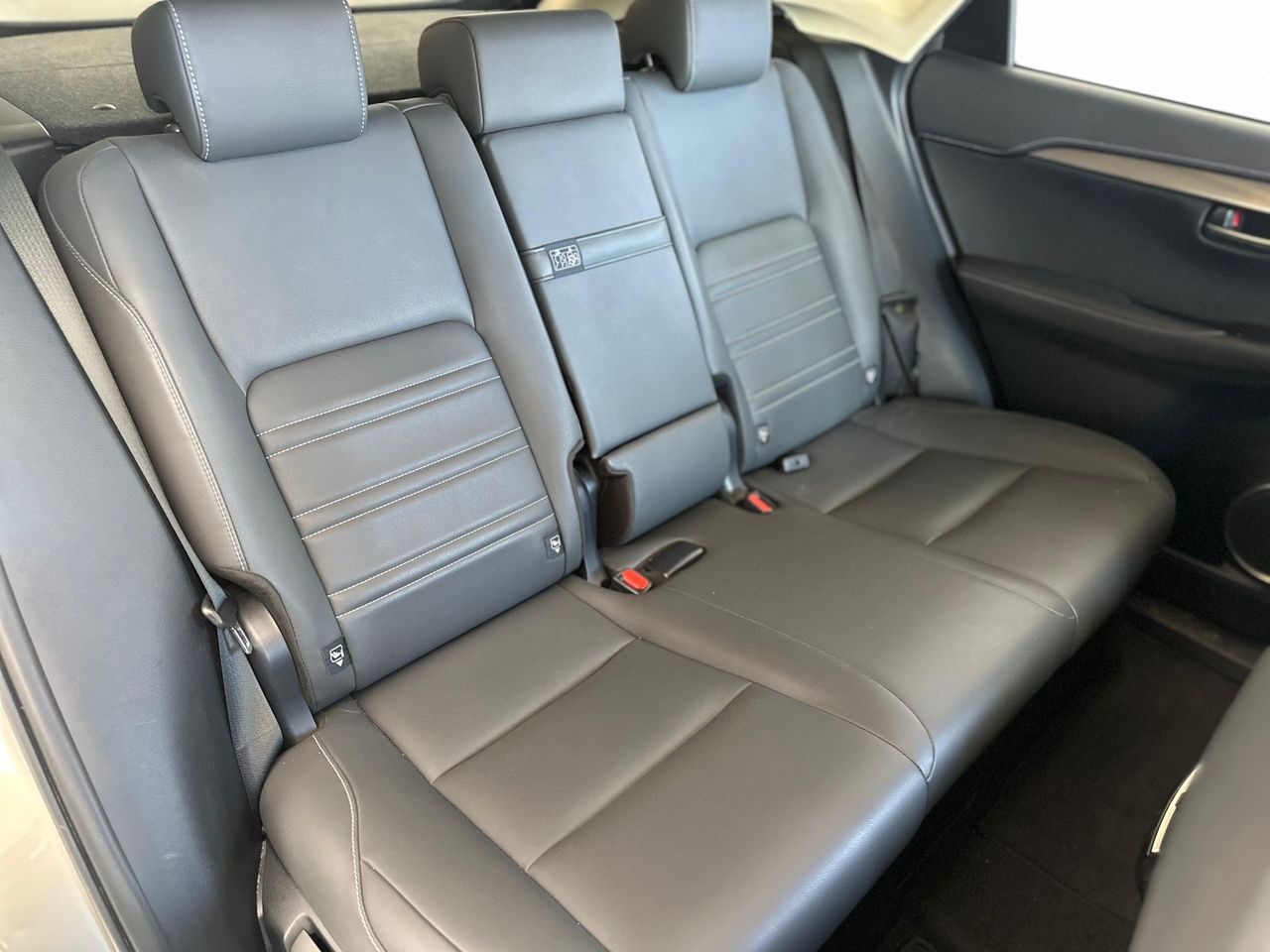 Foto Lexus NX 28