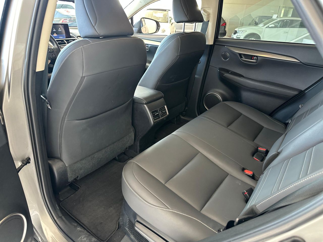 Foto Lexus NX 29