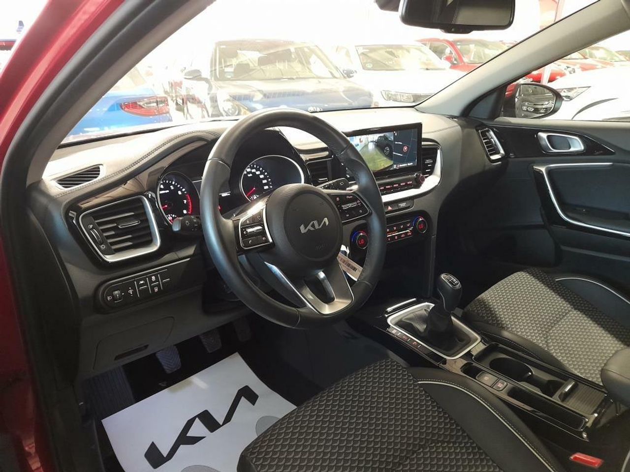 Foto Kia XCeed 24