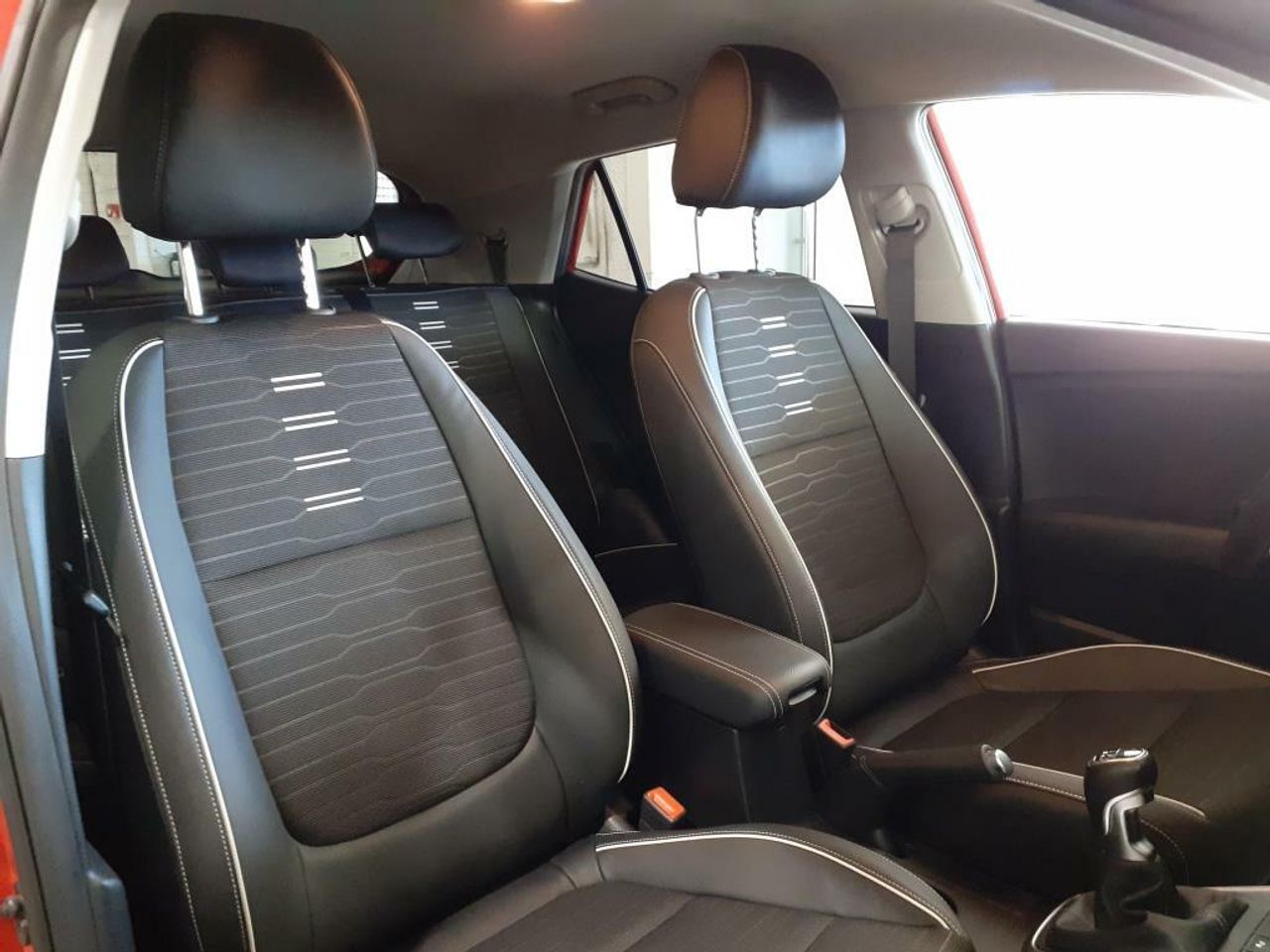 Foto Kia Stonic 10