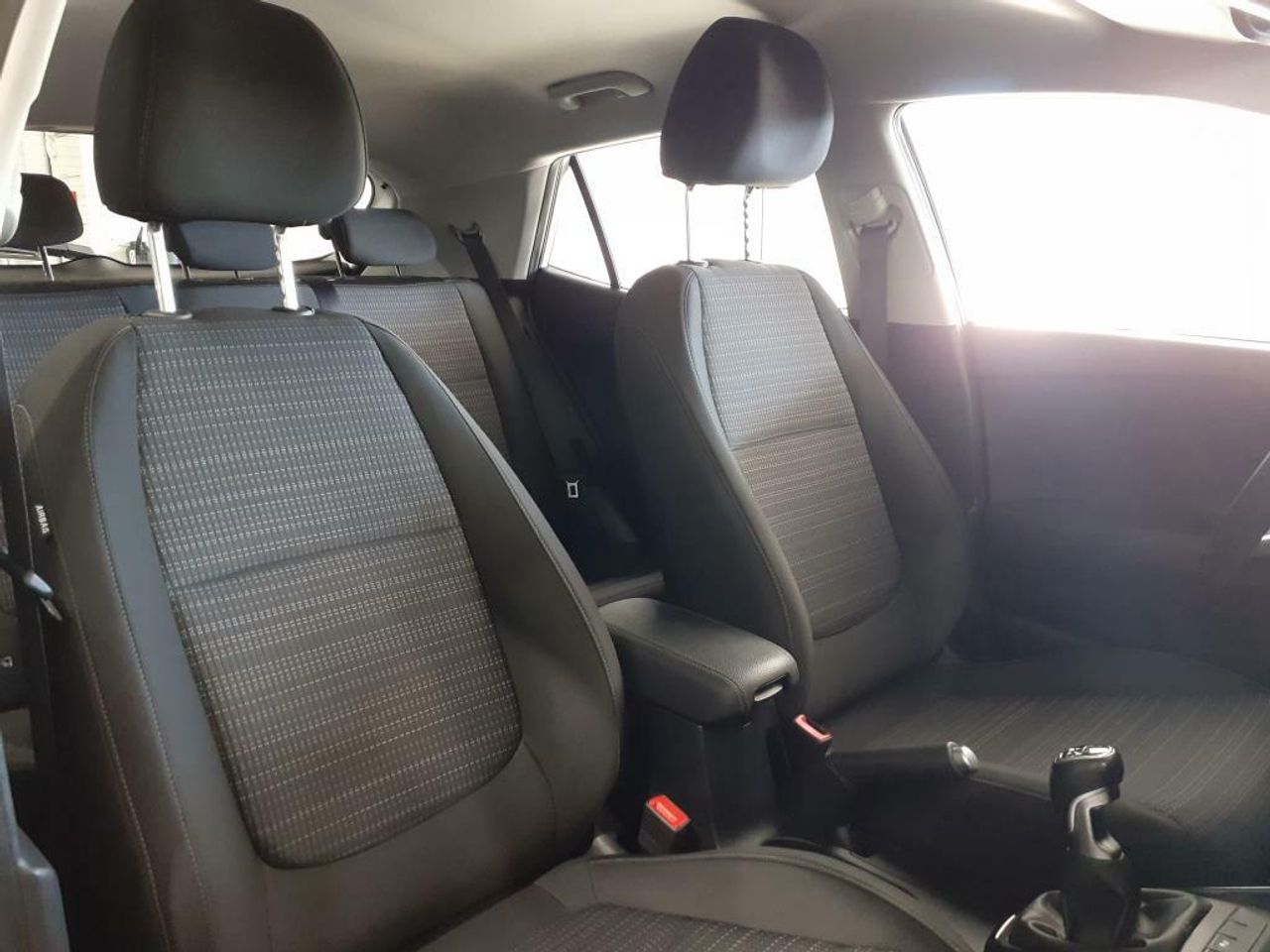Foto Kia Stonic 9