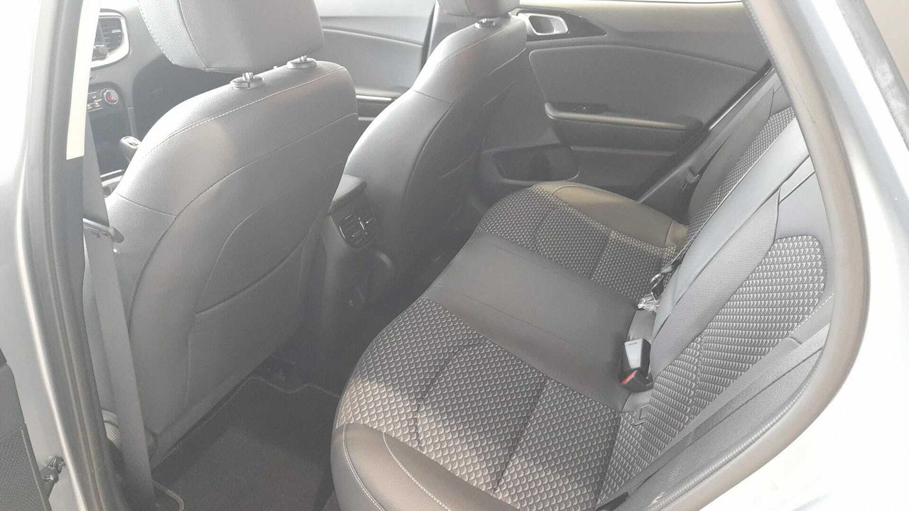 Foto Kia XCeed 17
