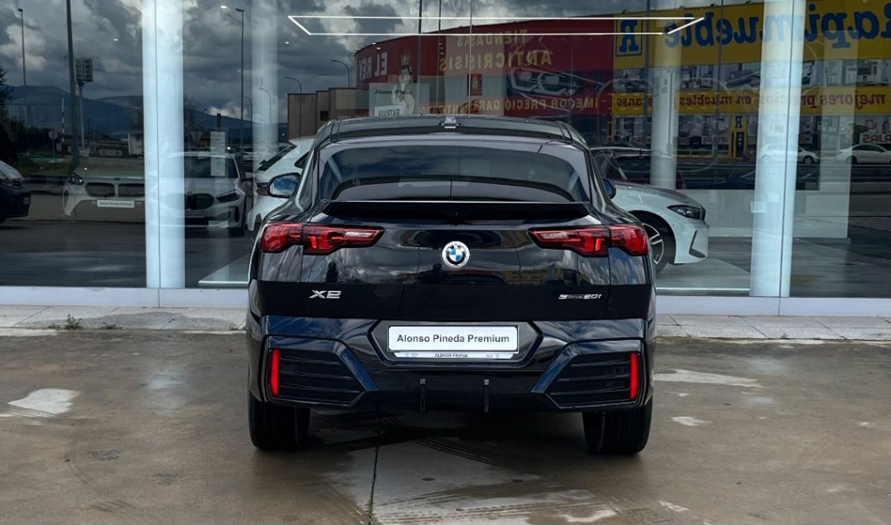 Foto BMW X2 4
