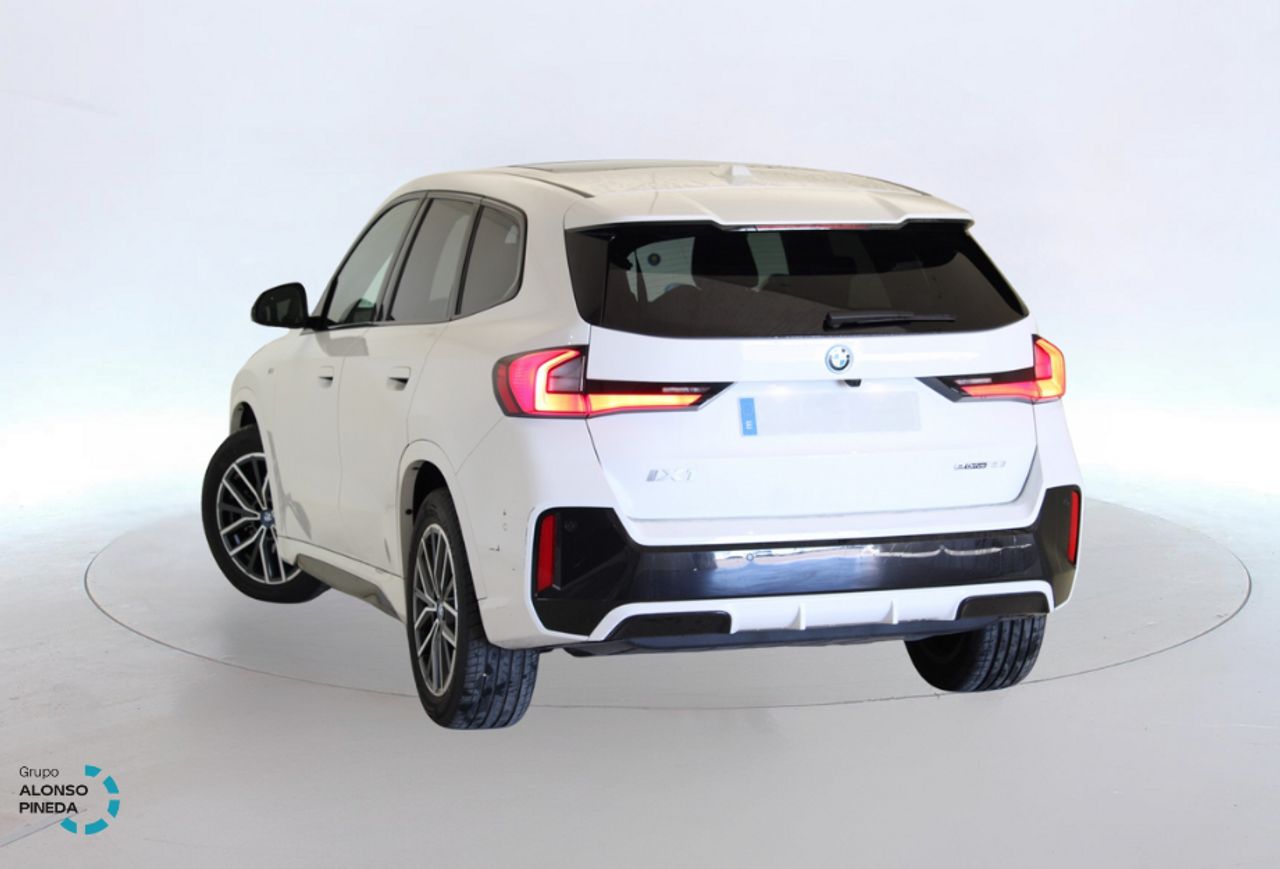 Foto BMW iX1 4