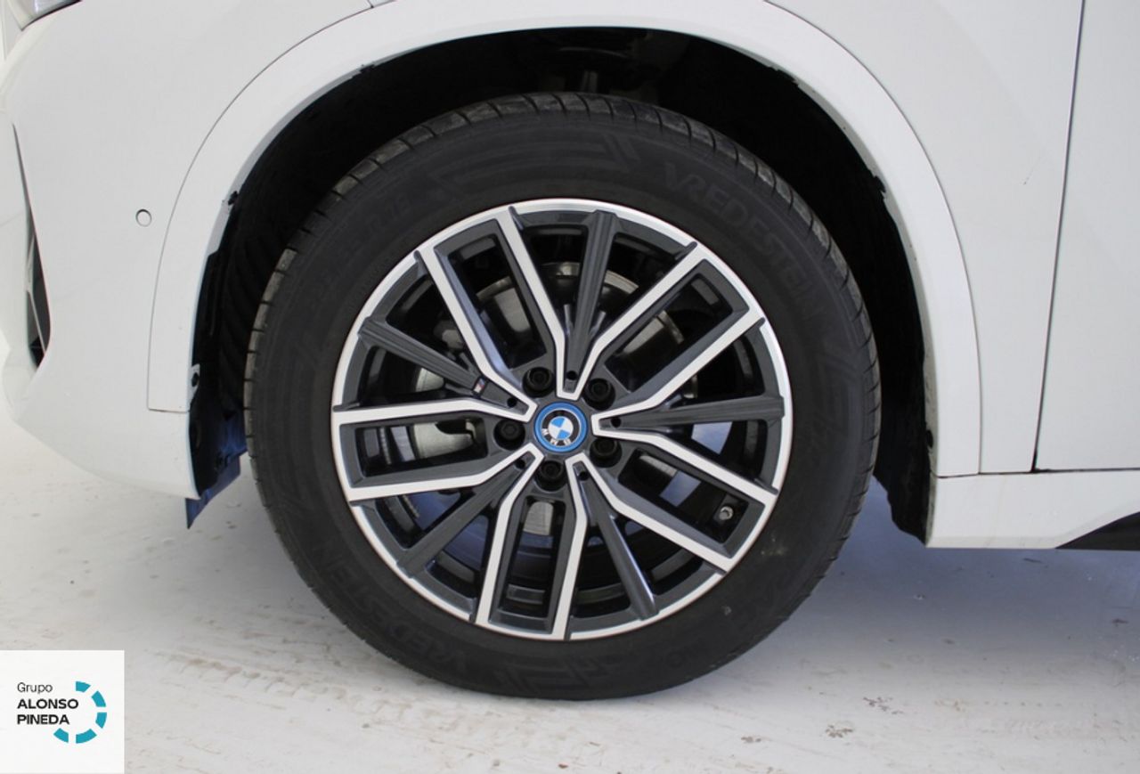 Foto BMW iX1 9