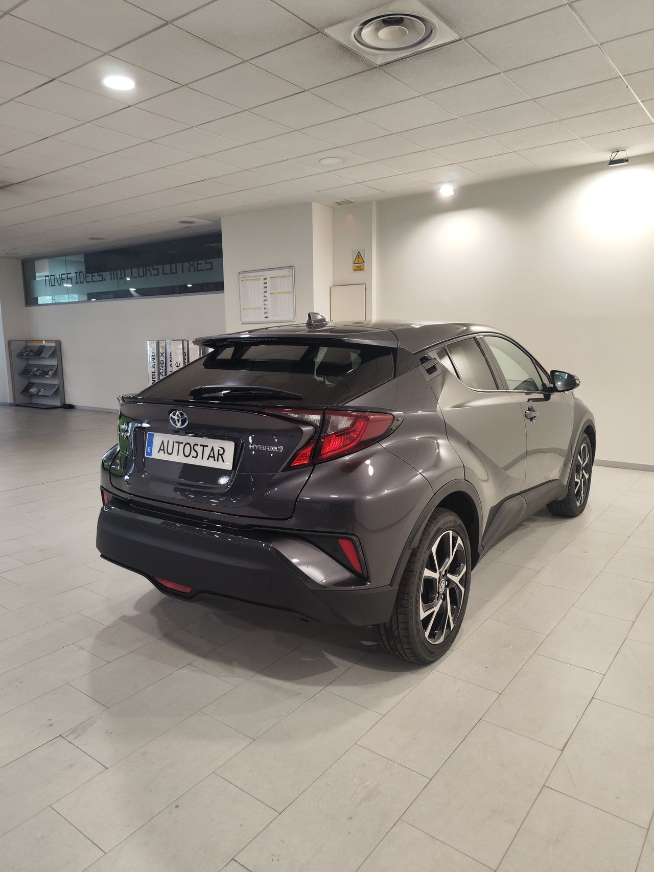 Foto Toyota C-HR 13