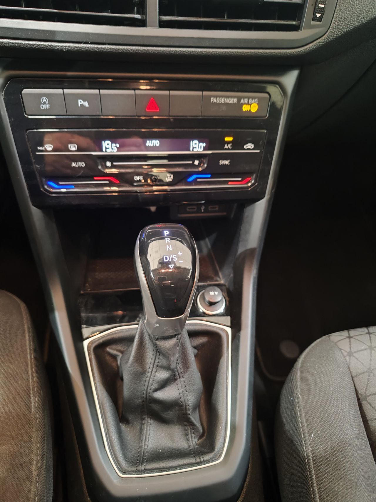 Foto Volkswagen T-Cross 15