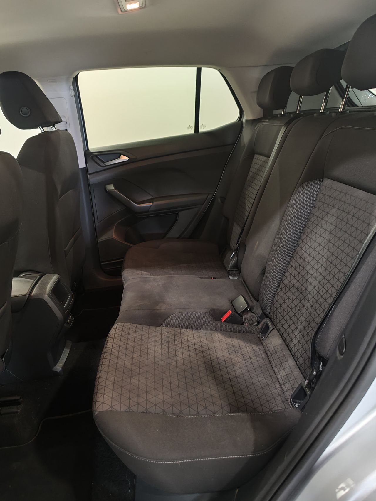 Foto Volkswagen T-Cross 16