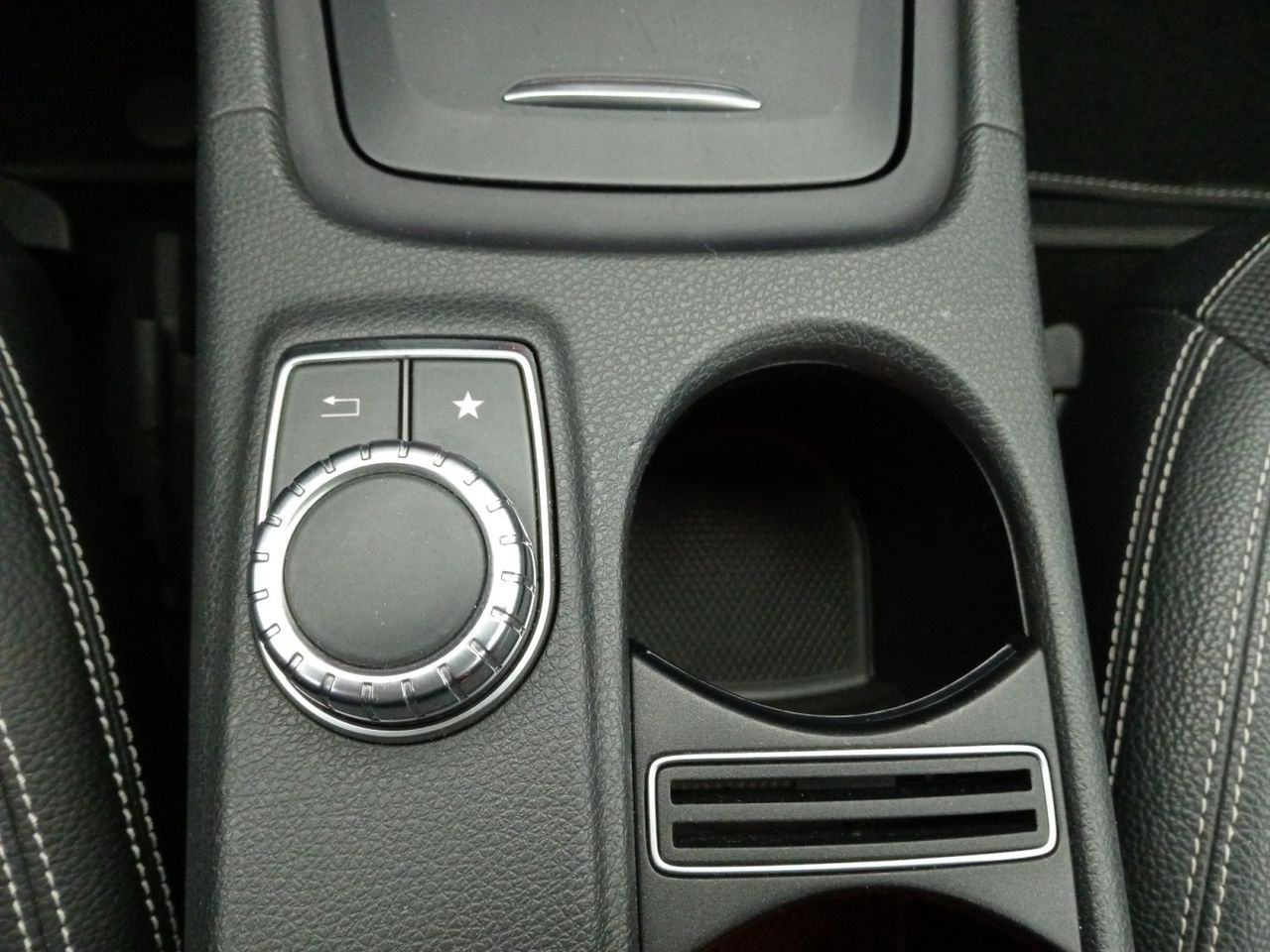 Foto Mercedes-Benz Clase CLA 11