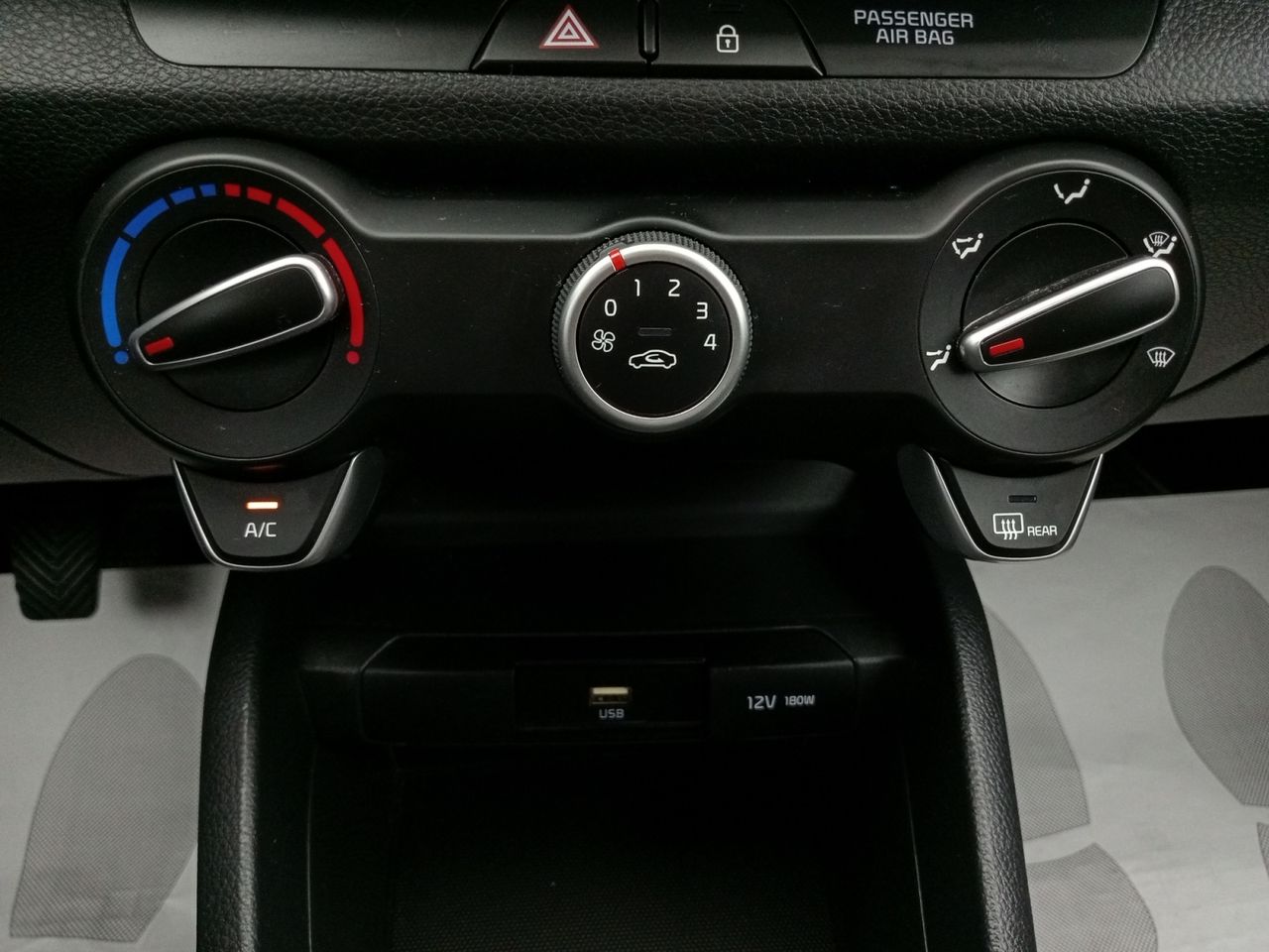 Foto Kia Stonic 12