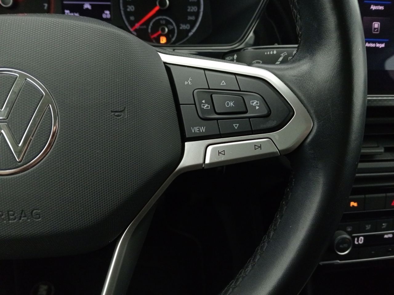 Foto Volkswagen T-Cross 16