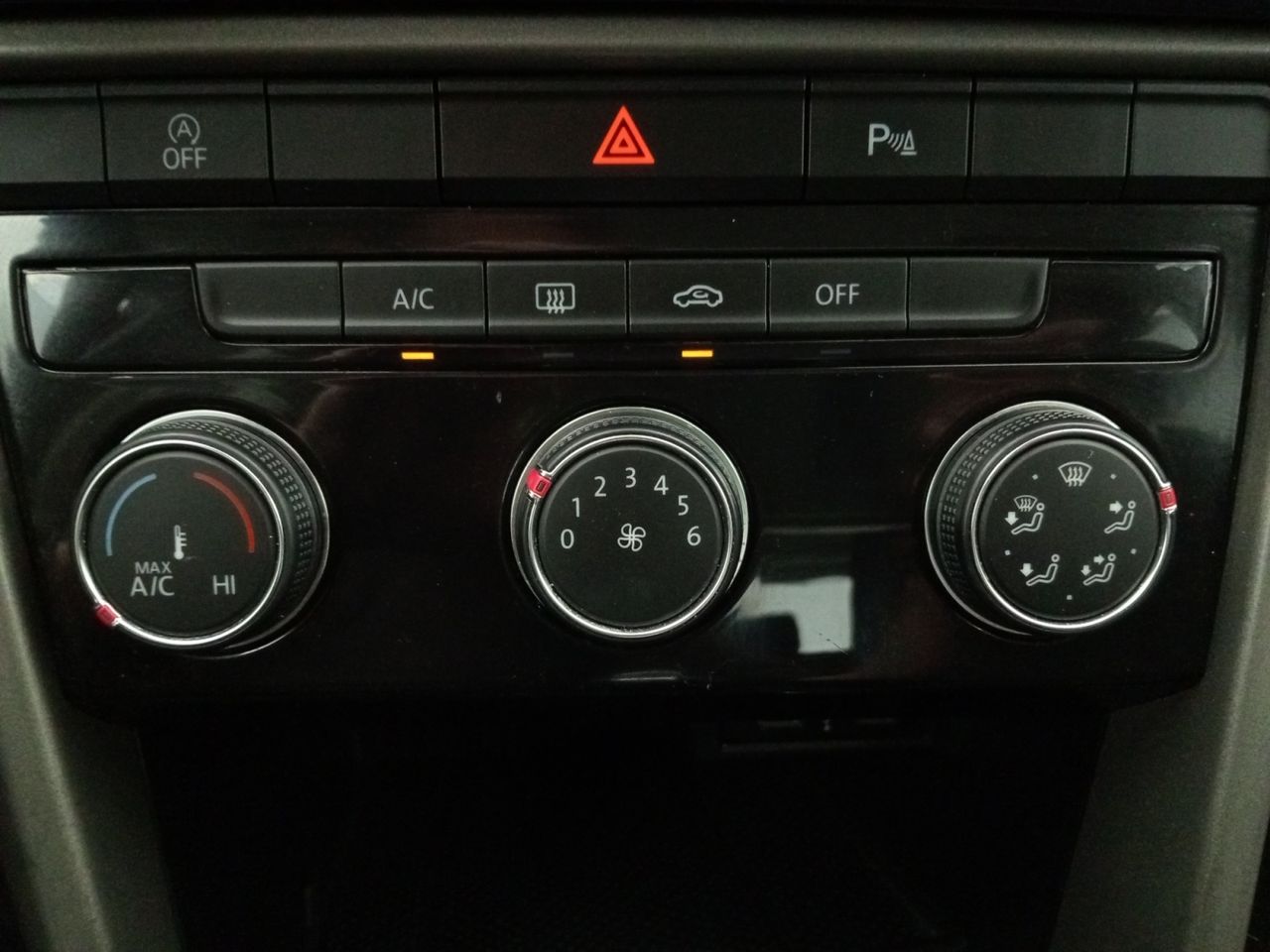 Foto Volkswagen T-Roc 13