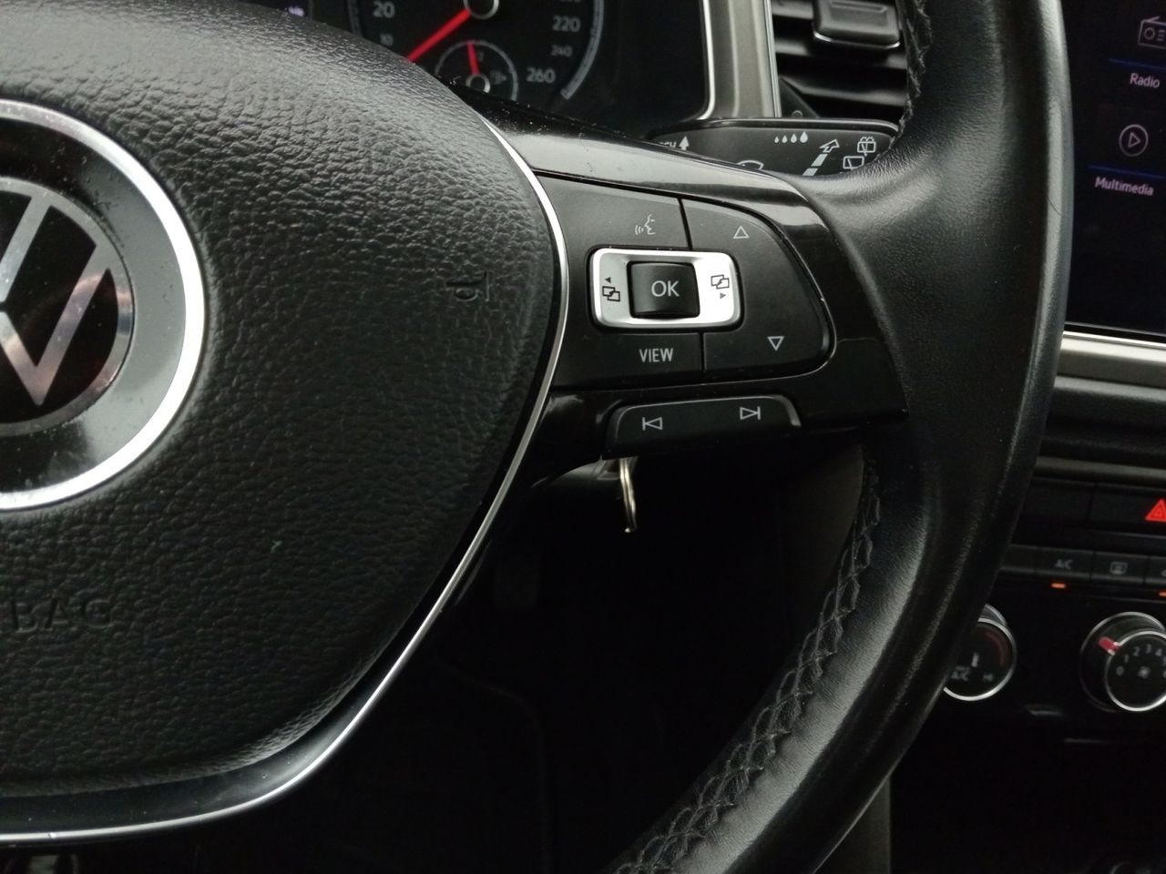 Foto Volkswagen T-Roc 16