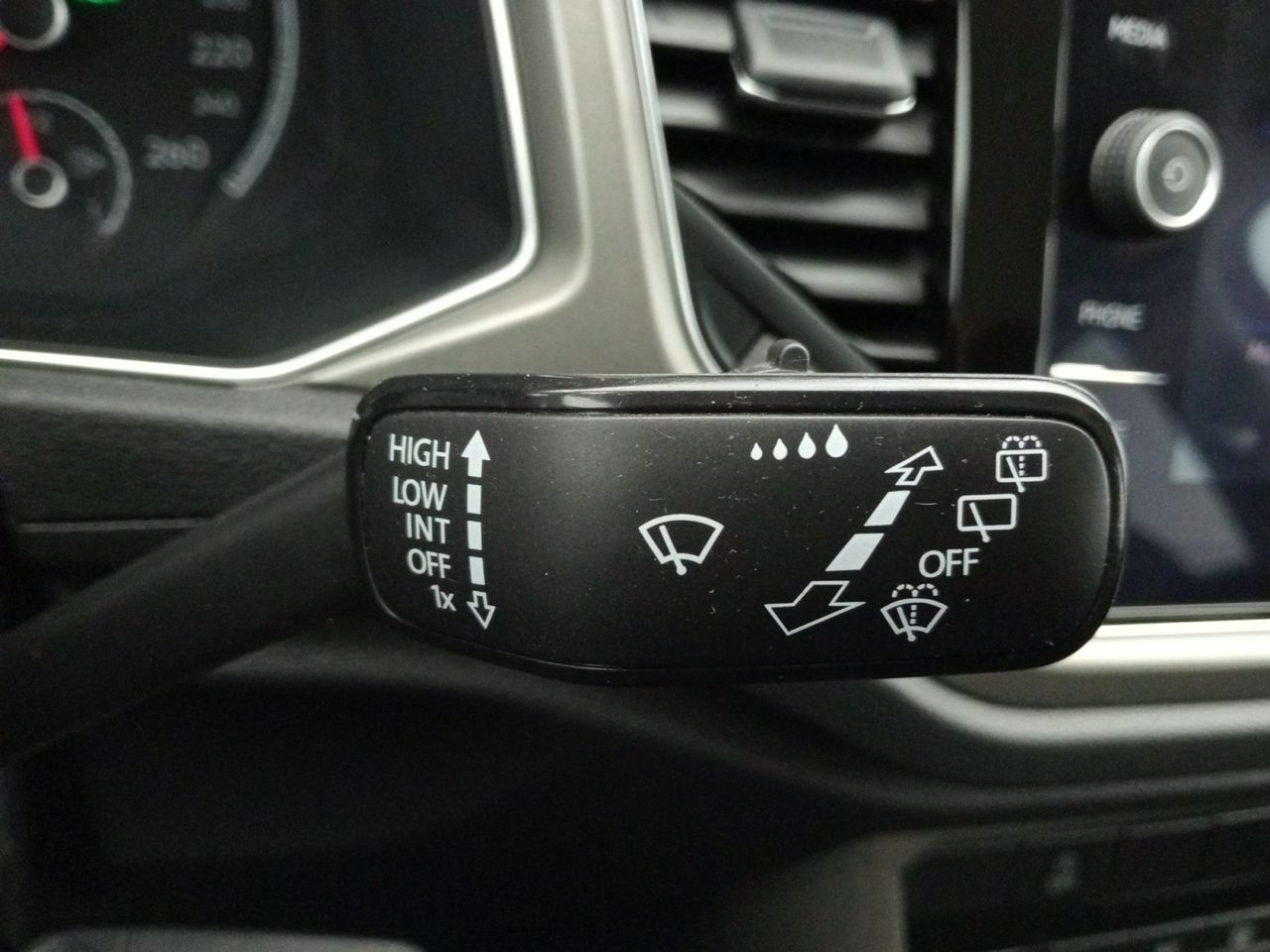 Foto Volkswagen T-Roc 17