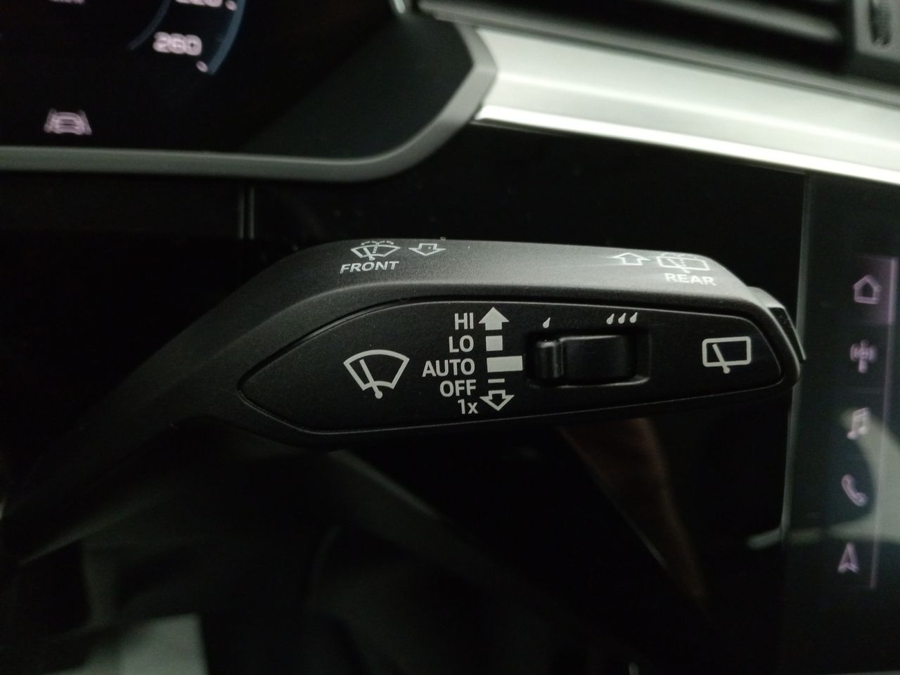 Foto Audi E-tron 18