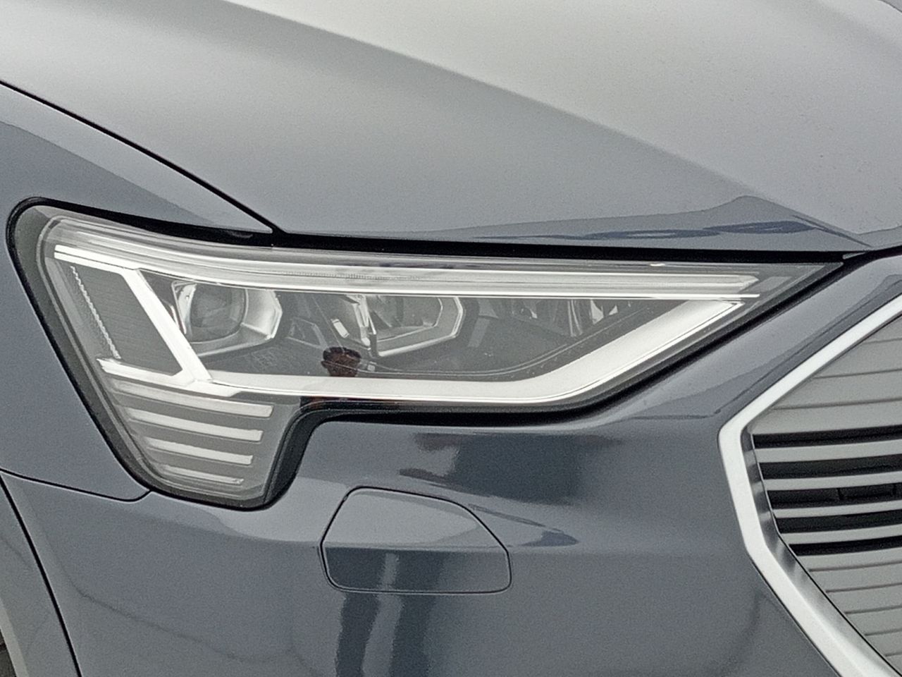 Foto Audi E-tron 25