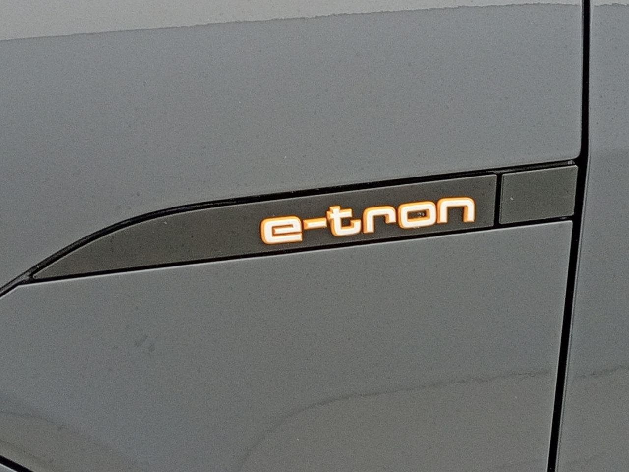 Foto Audi E-tron 30