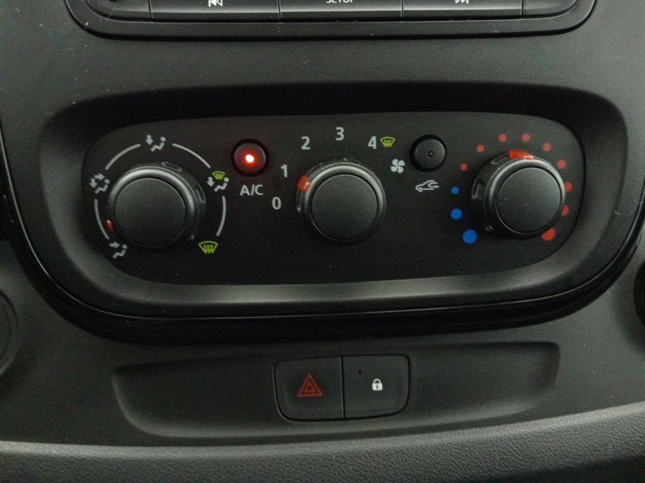 Foto Opel Vivaro 12